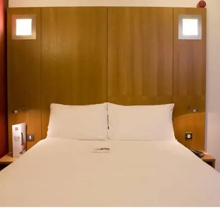 Ibis Swansea Hotel Exterior photo